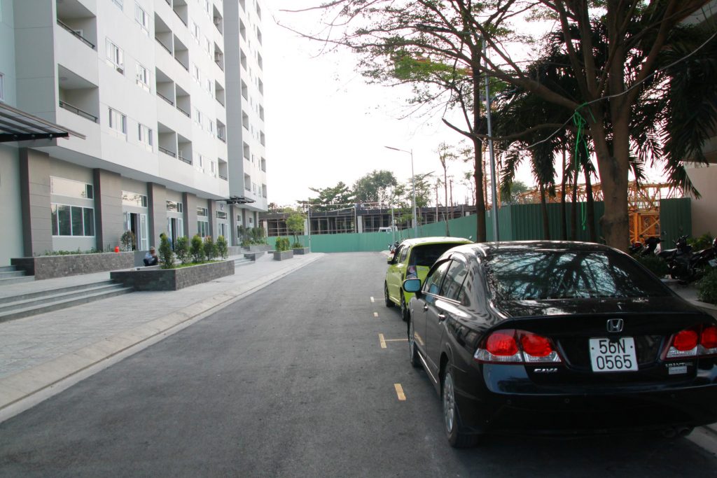 Khu vực bãi đỗ xe xung quanh dự án Hiệp Thành Buildings