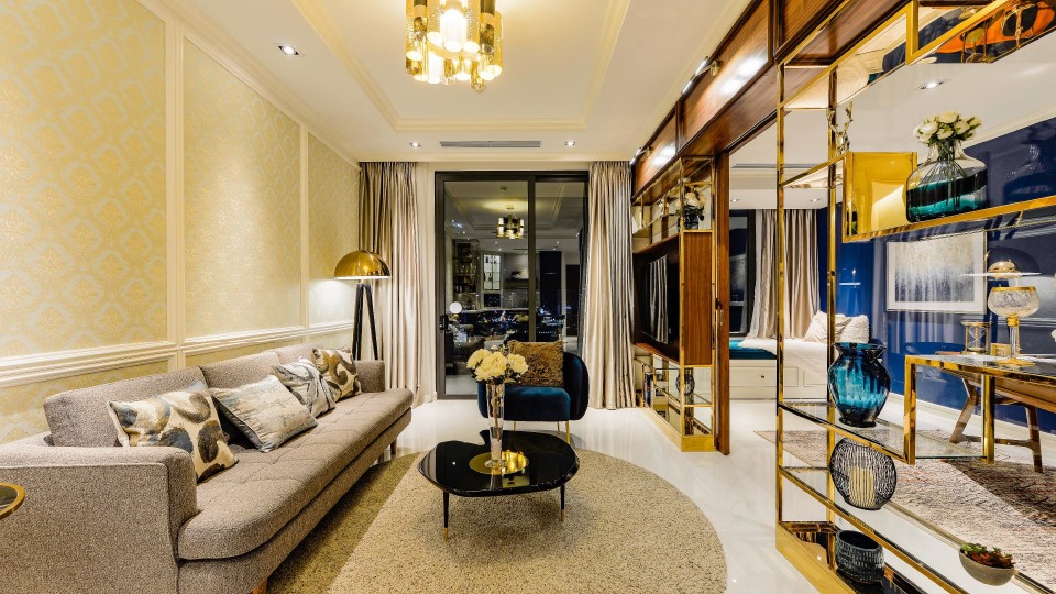 Phòng khách được thiết kế hướng đến không gian mở với ban công cực rộng, giúp lấy ánh sáng tự nhiên tối đa cho cả căn hộ.