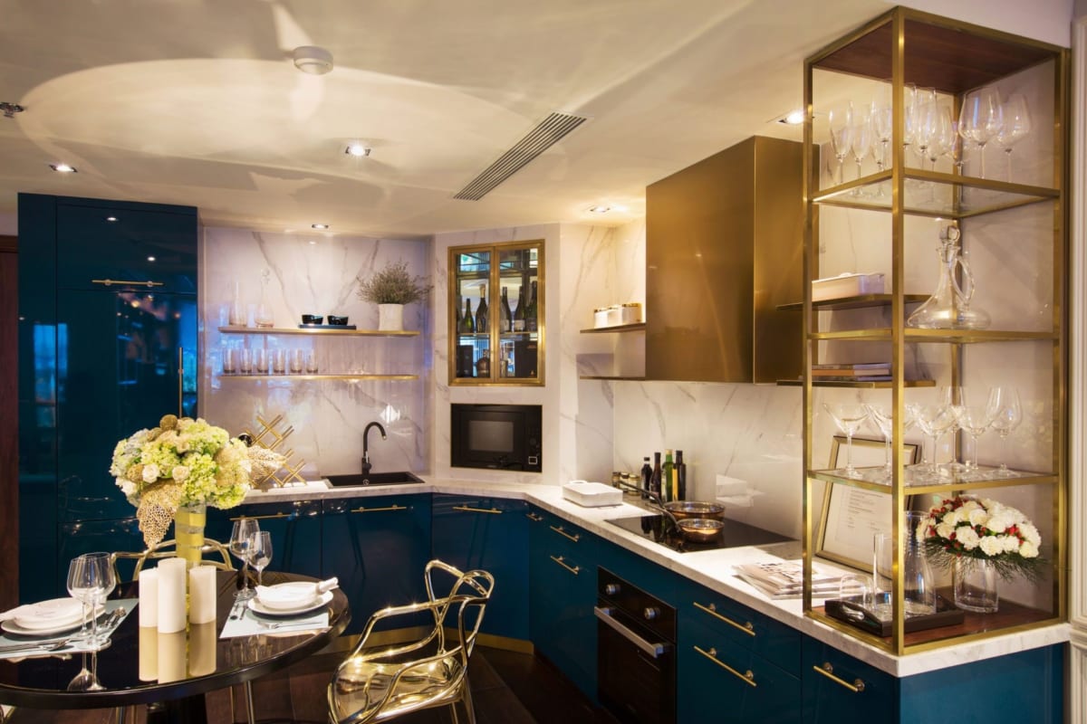 Khu vực bếp của căn hộ The Grand Manhattan cũng được thiết kế theo tông màu xanh